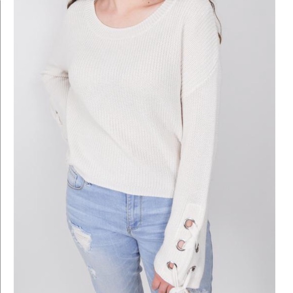 Sweaters - Ribboned crop sweater
